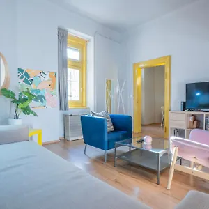 Klau10 In Party District. Budapest