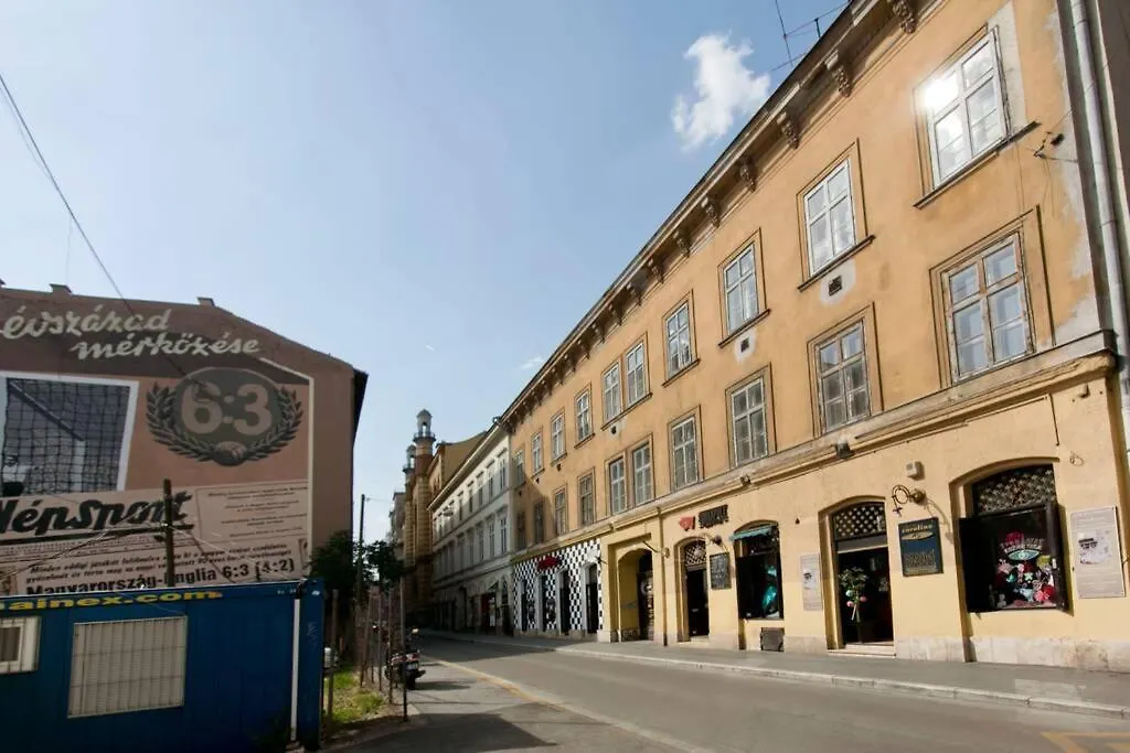 City Forest Apartment Budapest 0*,